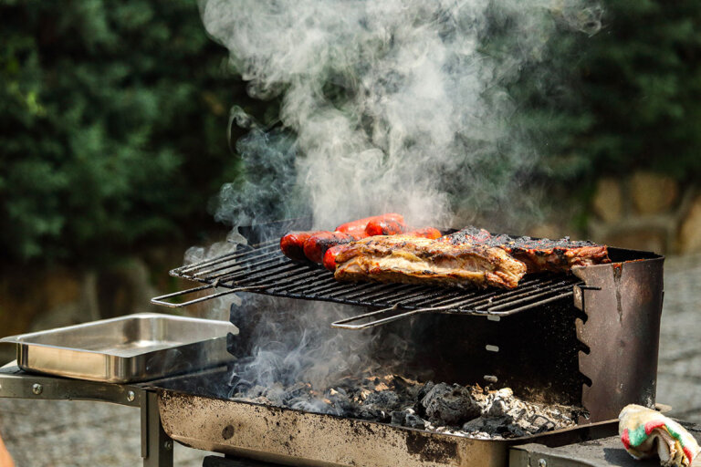 barbecue à charbon de bois