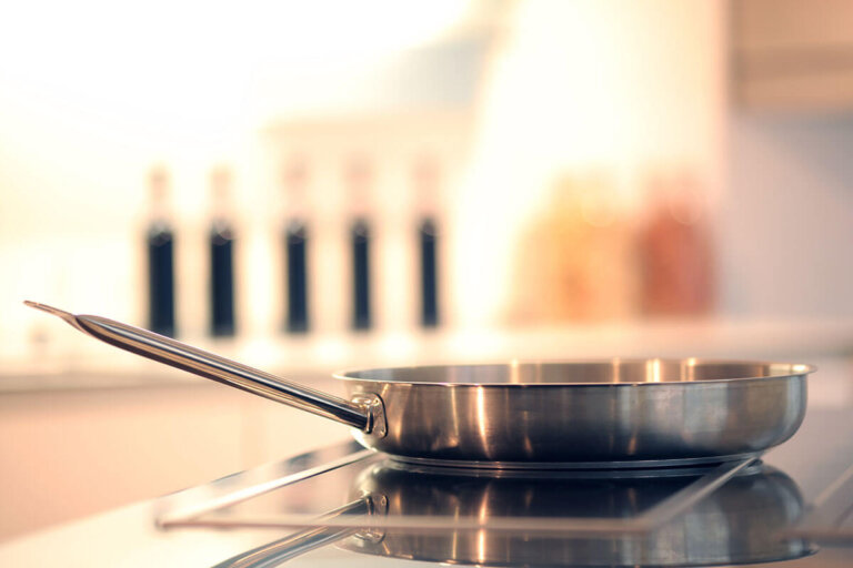 poêle en acier inoxydable