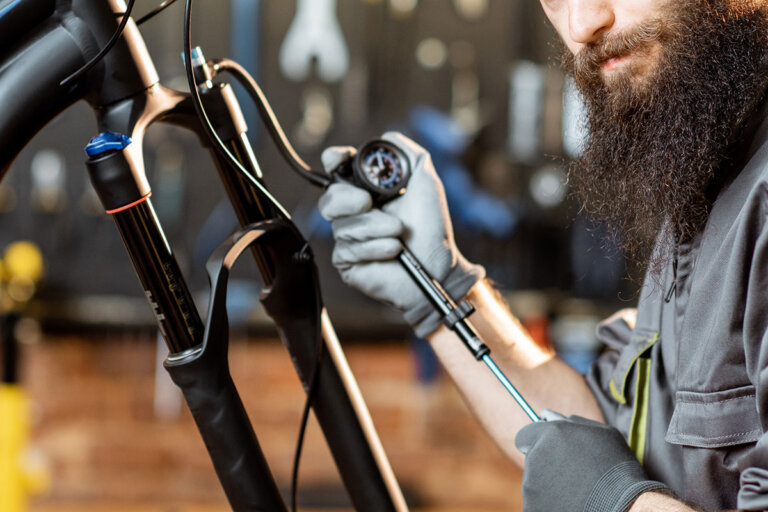 pompe pour amortisseurs